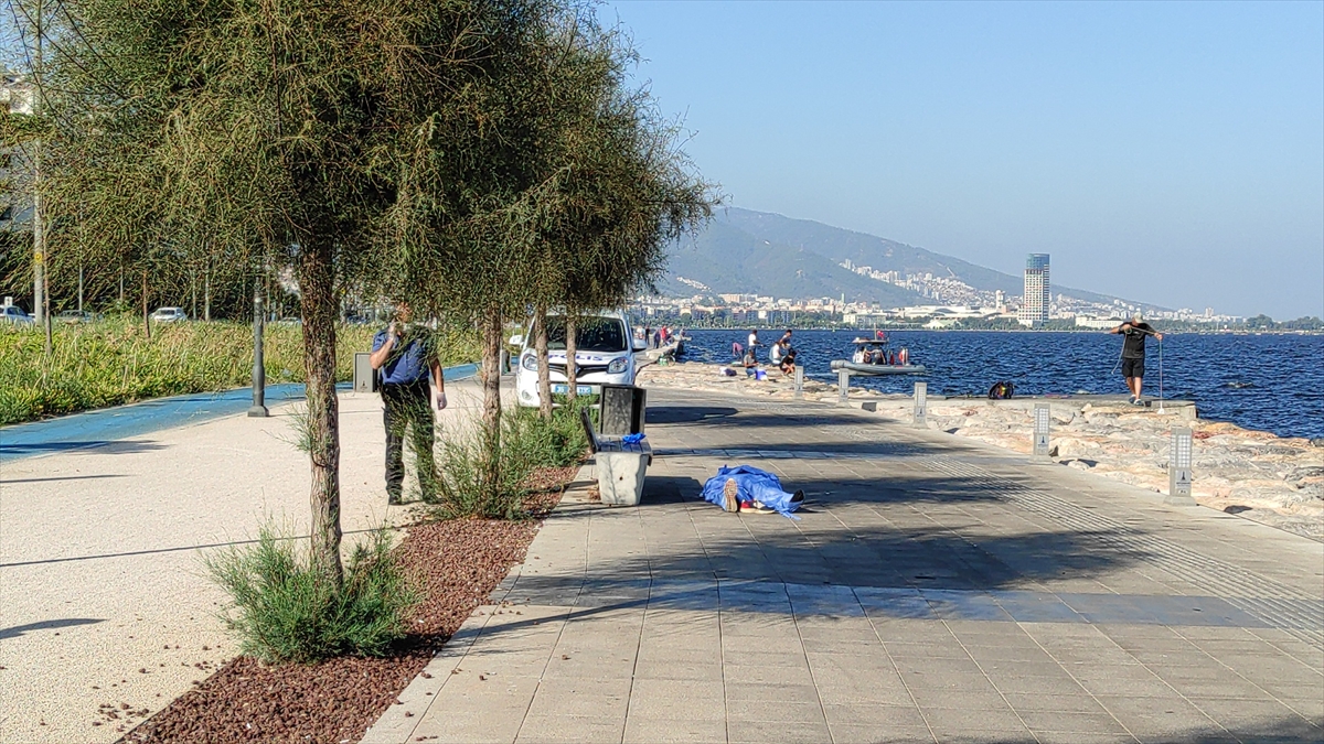 İzmir'de denizde erkek cesedi bulundu