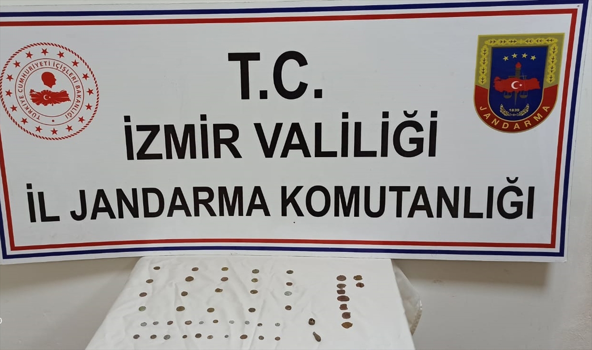 İzmir'de tarihi eser kaçakçılığı operasyonunda 3 kişi yakalandı