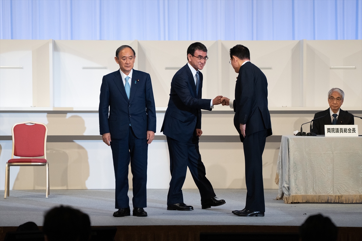 Japonya'da iktidardaki LDP başkanlığına eski Dışişleri Bakanı Kişida Fumio seçildi