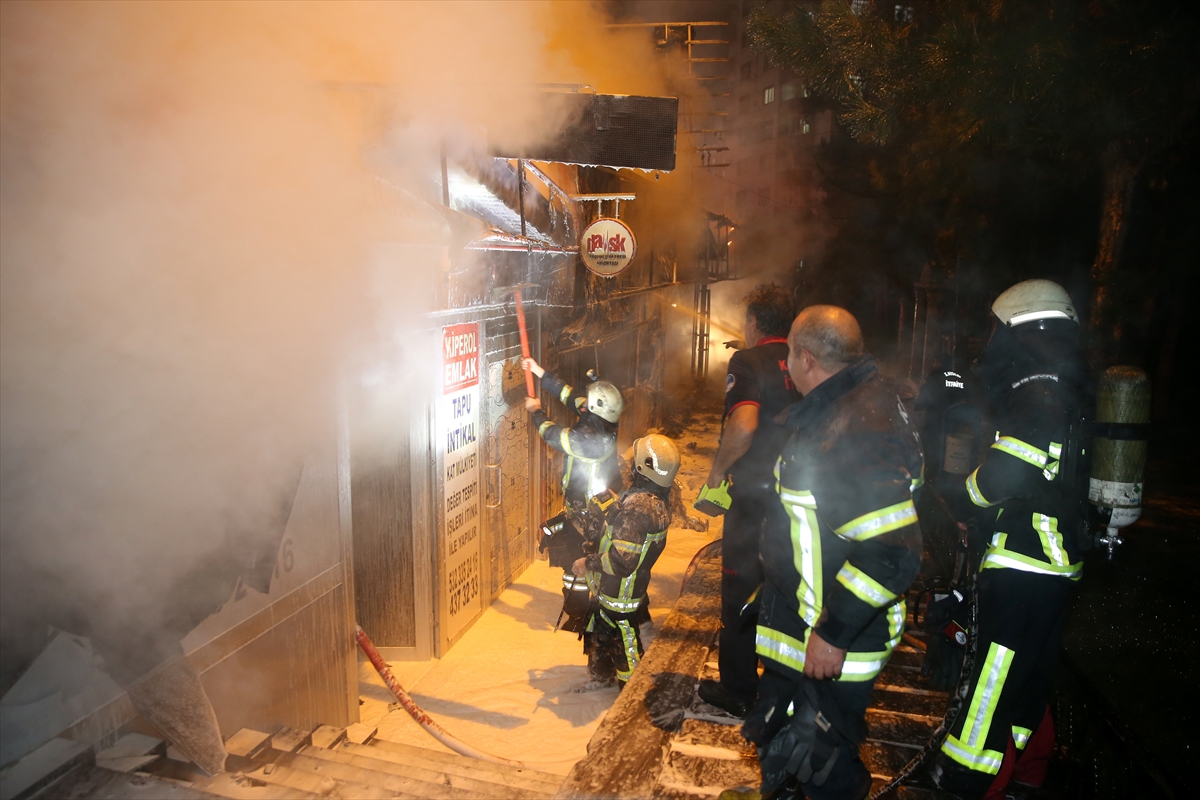 Kayseri'de yan yana 3 dükkan yandı