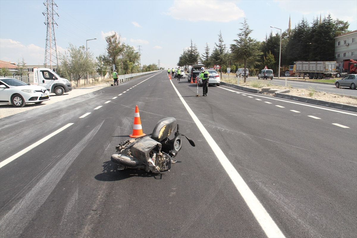 Konya'da otomobille çarpışan elektrikli bisikletin sürücüsü hayatını kaybetti