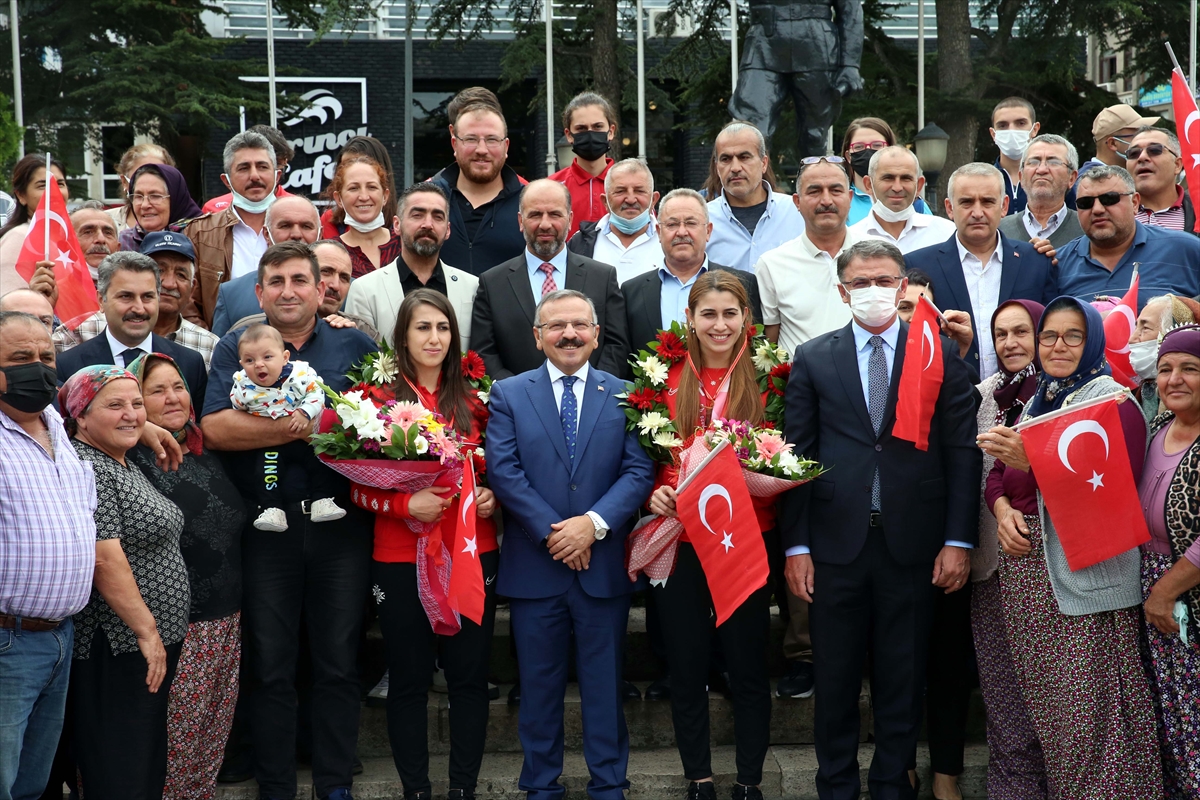 Olimpiyat şampiyonu Golbol Kadın Milli Takımı'nın kardeş oyuncuları Tokat'ta coşku ile karşılandı