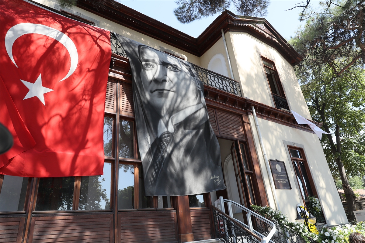 Tarihi Tristramp Köşkü, İzmir Edebiyat Müze Kütüphanesi olarak hizmete açıldı