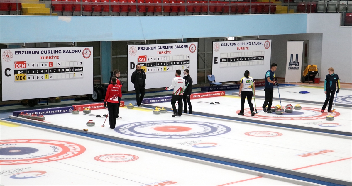 Curlingde 2022 Kış Olimpiyat Oyunları ön eleme müsabakaları Erzurum'da başladı