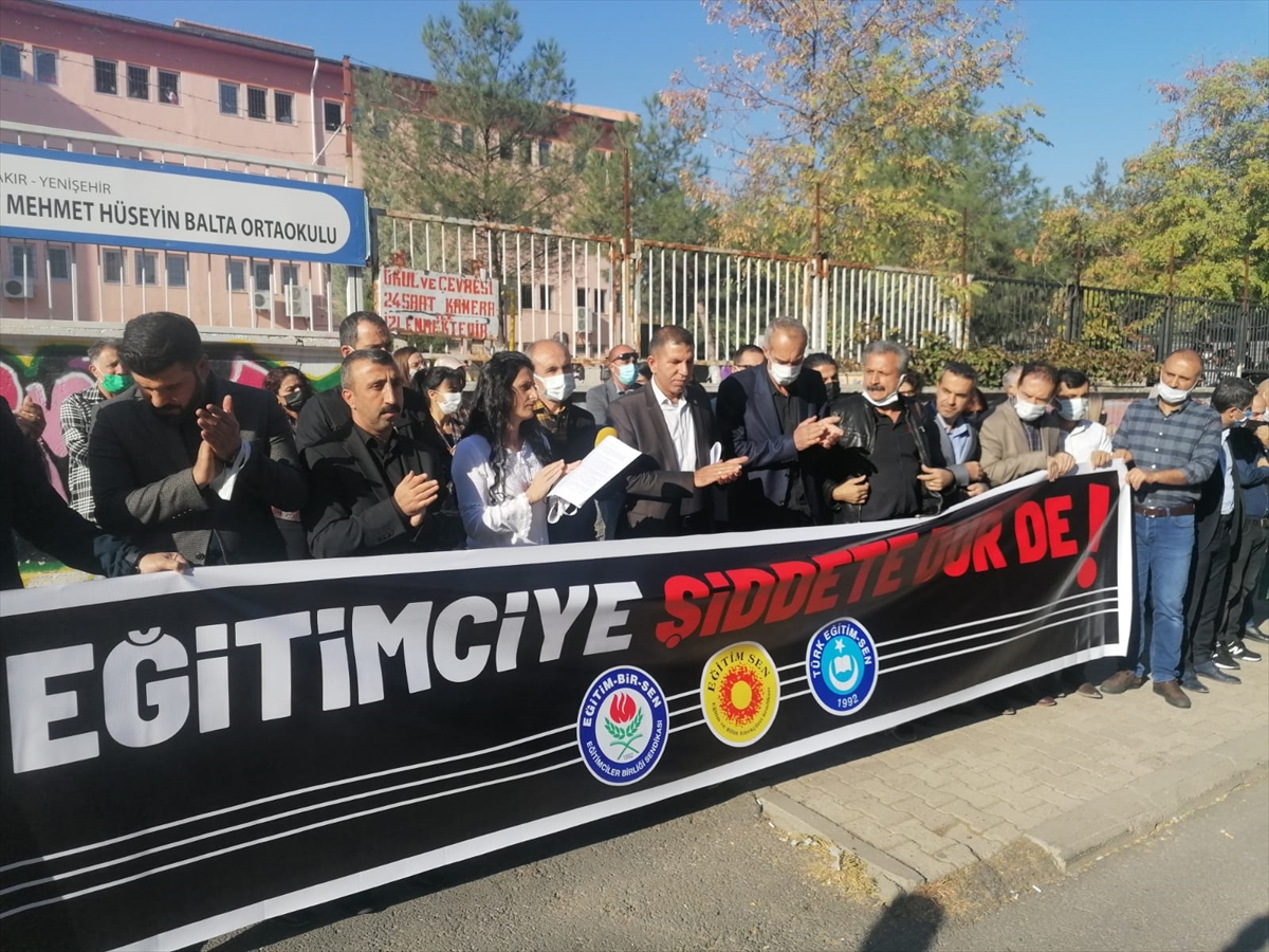 Diyarbakır'da bir veli oğlunu dövdüğü iddiasıyla öğretmeni darbetti