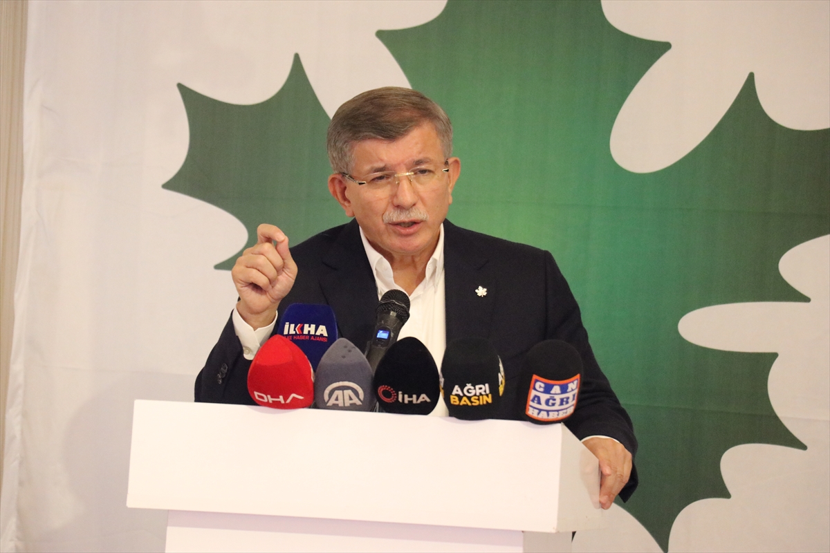 Gelecek Partisi Genel Başkanı Davutoğlu, Ağrı'da STK temsilcileri ve kanaat önderleriyle buluştu