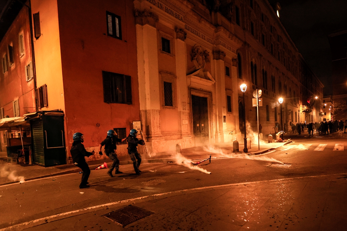 İtalya'da “Yeşil Geçiş” sertifikasına yönelik protestolar olaylı geçti