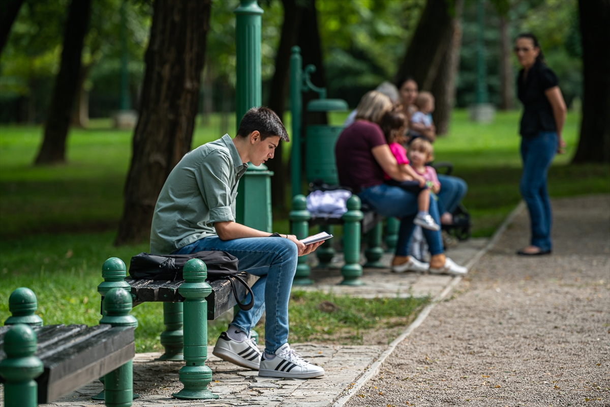 Karadağ'daki parklara seyyar kütüphaneler kuruldu