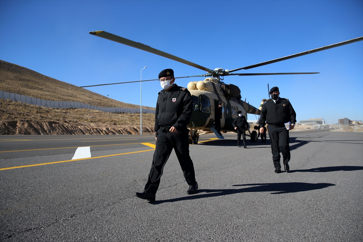 Kayseri'de jandarmadan 4 bin 94 kilometrelik yol ağında helikopter destekli trafik denetimi