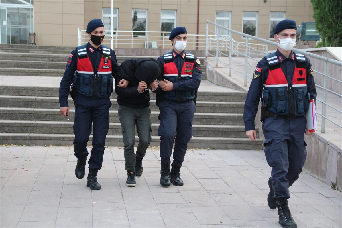 Manisa'da camilerden halı çalan 3 şüpheli tutuklandı