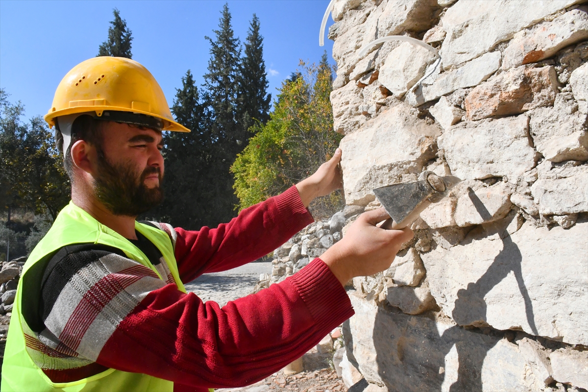 Muğla'daki Stratonikeia Antik Kenti'nin asırlık kahvehanesi restore ediliyor