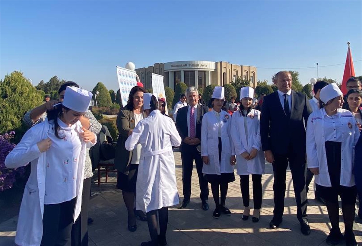 Özbekistan'da Sağlık Bilimleri Üniversitesi İbni Sina Tıp Fakültesi “Beyaz Önlük Töreni” düzenledi