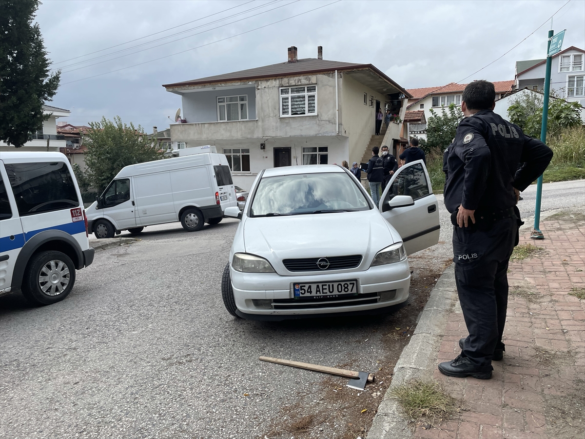 Sakarya'da trafikte çıkan kavgada 2 kişi baltayla yaralandı