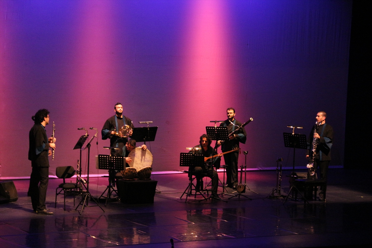 Antalya'da Anadolu Nefesli Beşlisi “Divan-ı Yunus” konserini seslendirdi