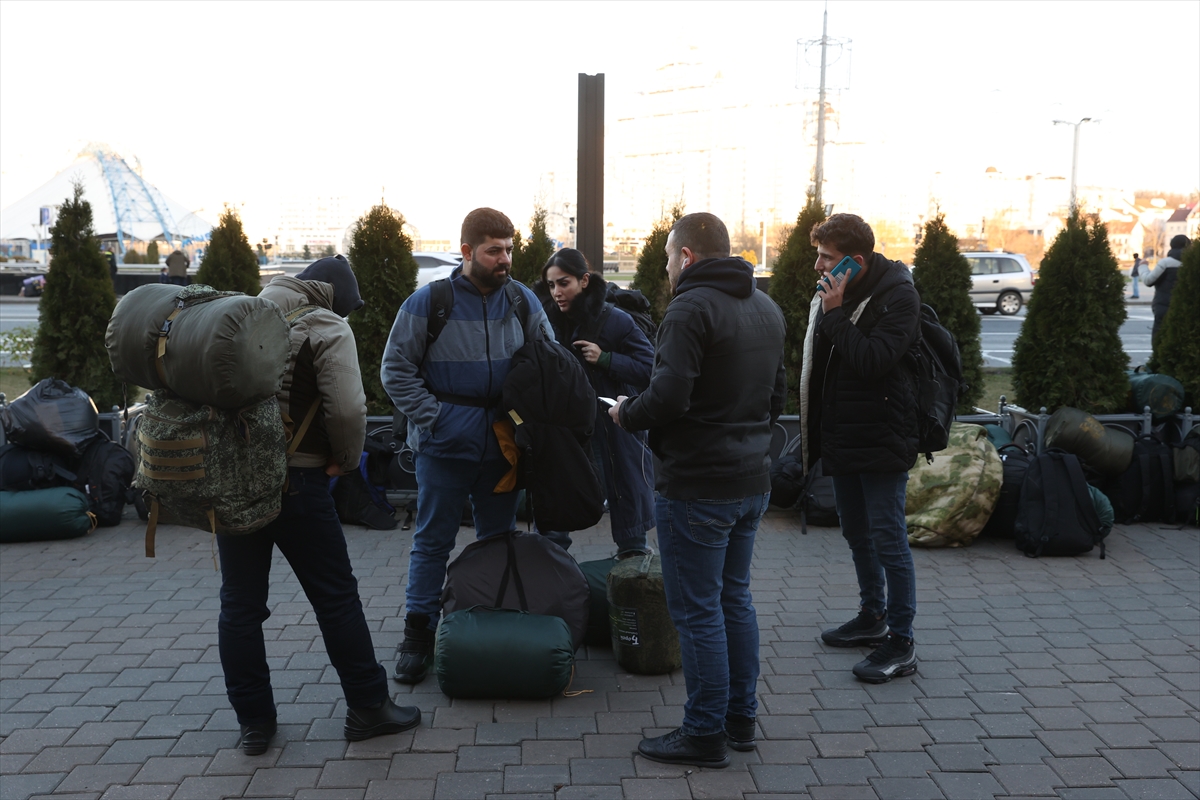 Belarus-Polonya sınırındaki göçmenler Polonya sınır kapısına dayandı