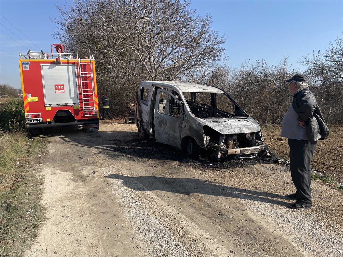 Bolu'da daha önce ateş yakılan alana park edilen araç yandı