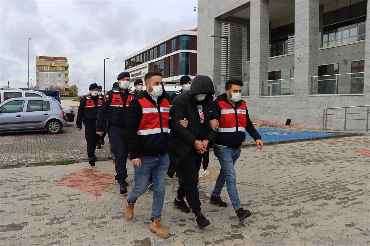 Bulgaristan'dan Türkiye'ye uyuşturucu sevkiyatı yaptıkları iddia edilen 3 şüpheli tutuklandı