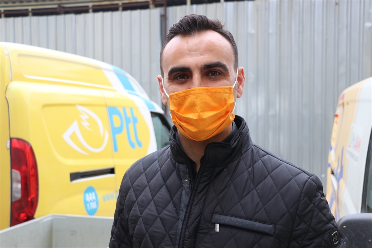 Edirne'de postacılar lösemiye turuncu maskeyle dikkati çekti