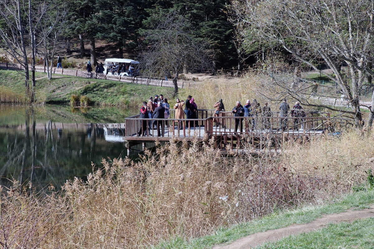 Gölcük Tabiat Parkı'nda ara tatil yoğunluğu yaşanıyor