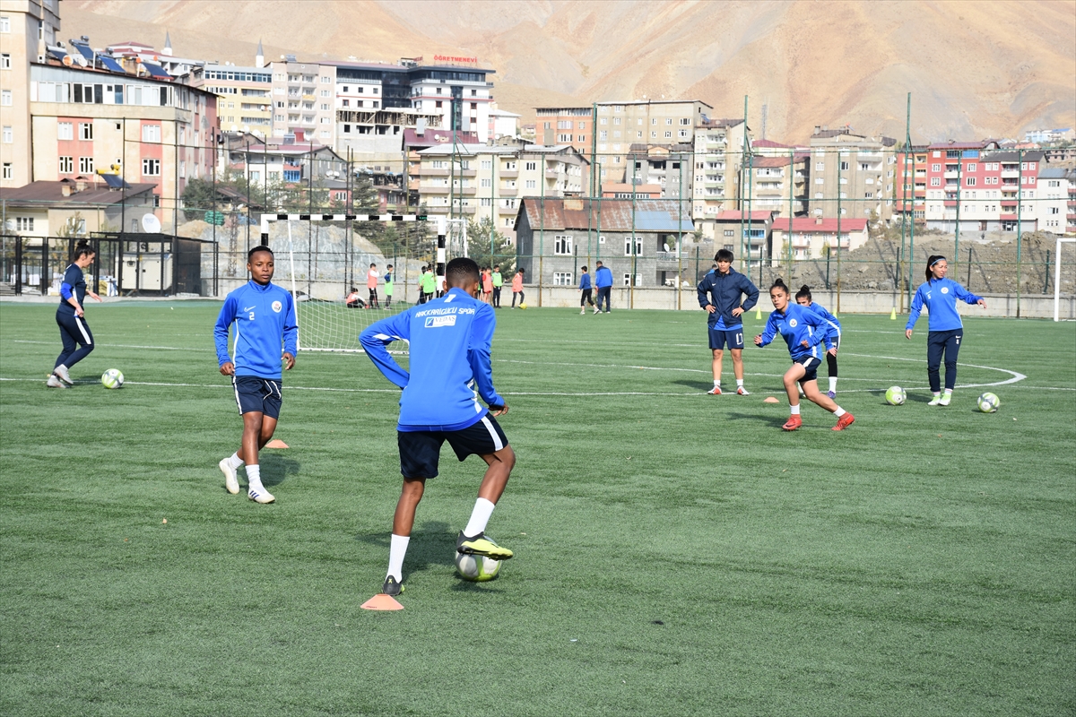 Hakkari'de kadın futbolcuların başarısı, kız çocuklarını bu branşa yöneltti