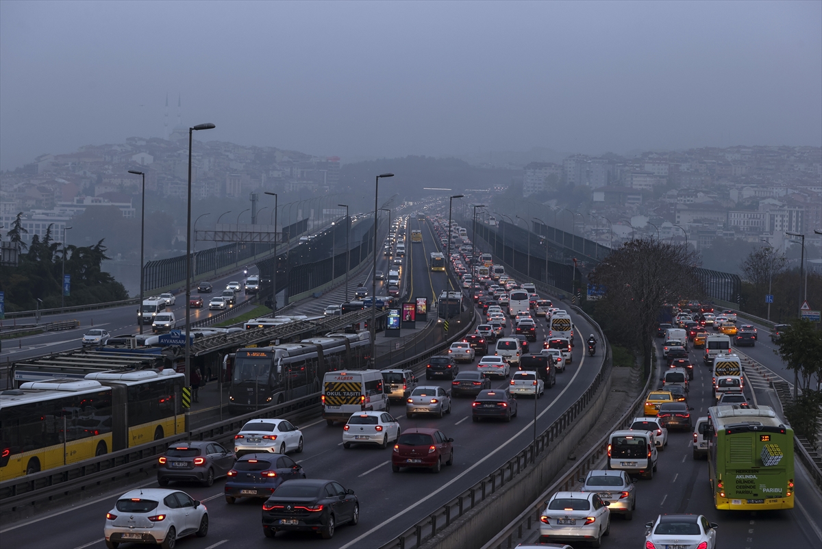 İstanbul Boğazı’nda sis etkili oluyor