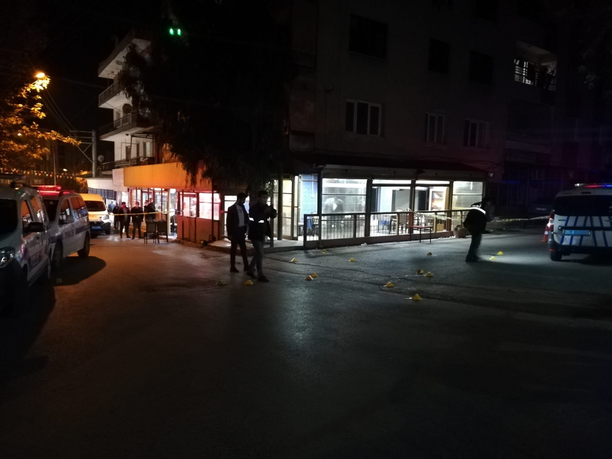 İzmir'de çıkan silahlı kavgada 1 kişi öldü, 4 kişi yaralandı