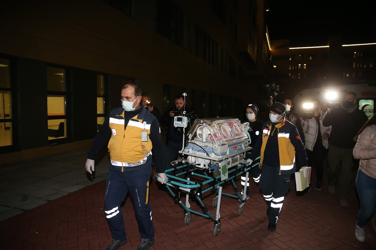 Kars'ta tedavi gören 10 haftalık bebek ambulans uçakla Eskişehir'e getirildi