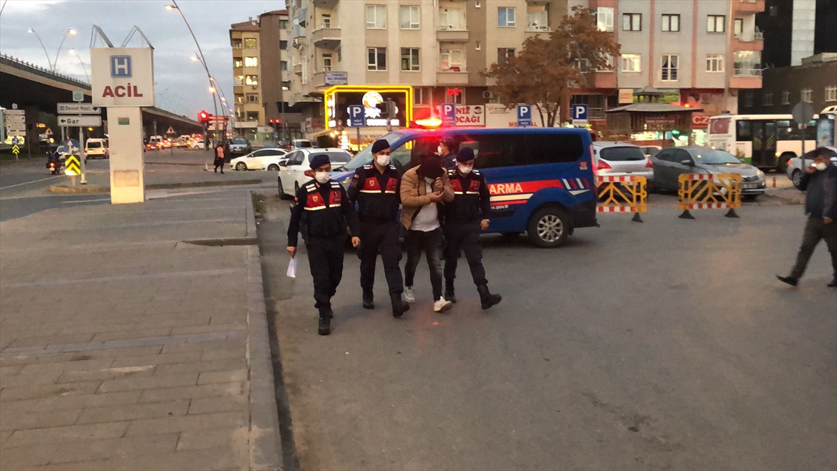 Kayseri'de 12 ilde aranan zanlı, jandarma tarafından yakalandı