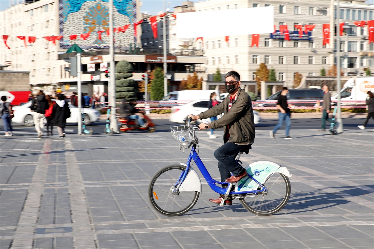 Kayserililer “iki teker”le karbon salınımını azaltıp sağlığa pedal çeviriyor