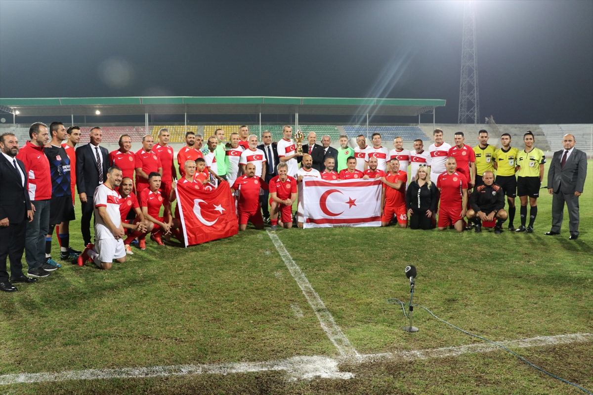 KKTC Cumhuriyet Meclisi ve TBMM futbol takımları dostluk maçı yaptı