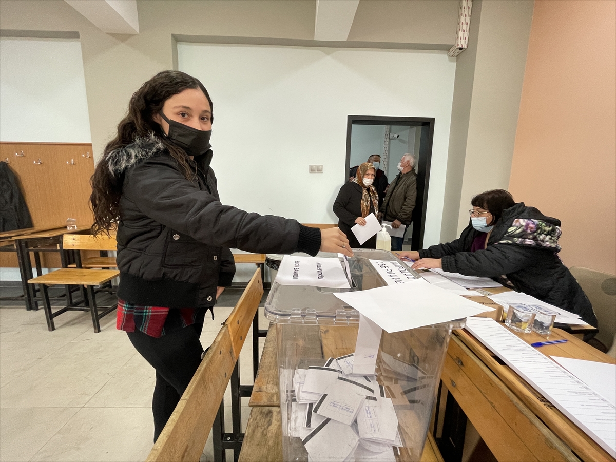 Kocaeli ve Sakarya'da çifte vatandaşlar, Bulgaristan seçimleri için oy kullanıyor