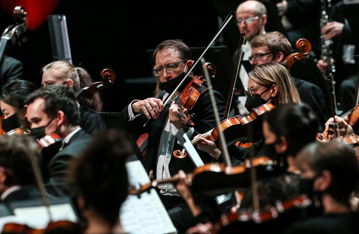 Londra Filarmoni Orkestrası, AKM'de müzikseverlerle bir araya geldi
