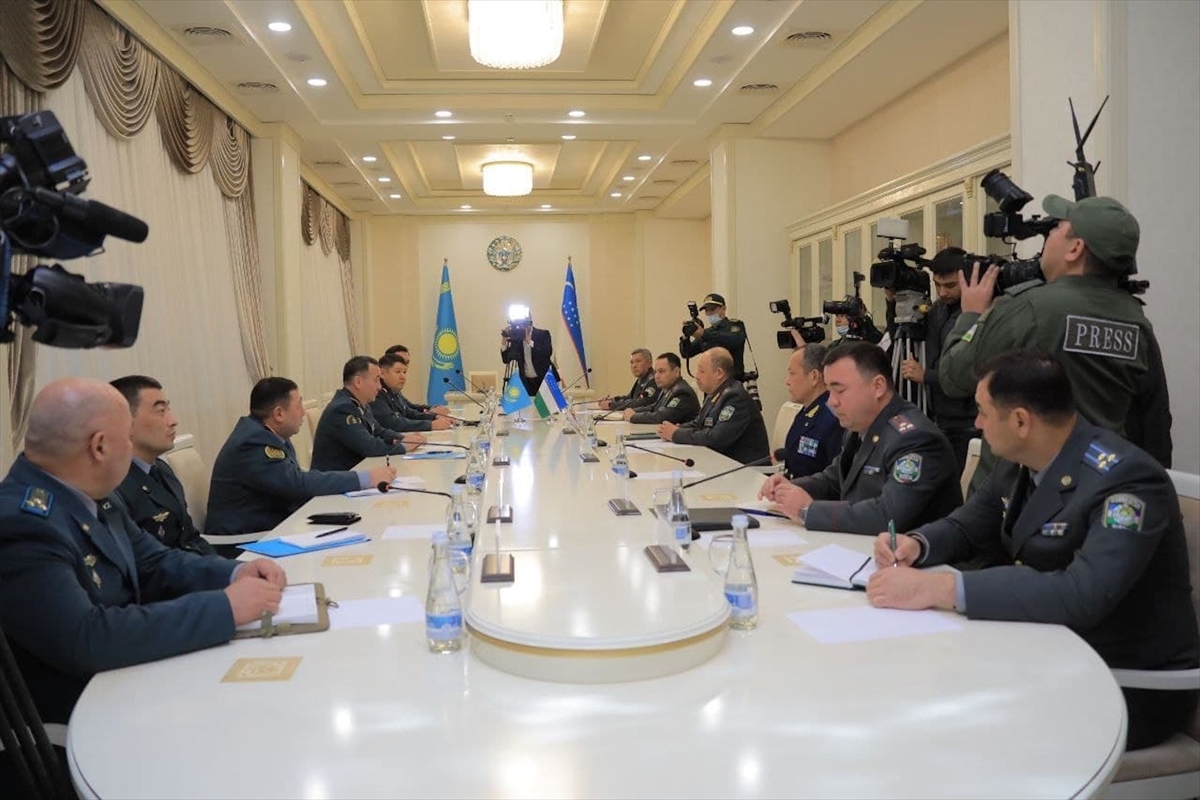 Özbekistan ve Kazakistan savunma bakanlıkları iş birliği anlaşması imzaladı