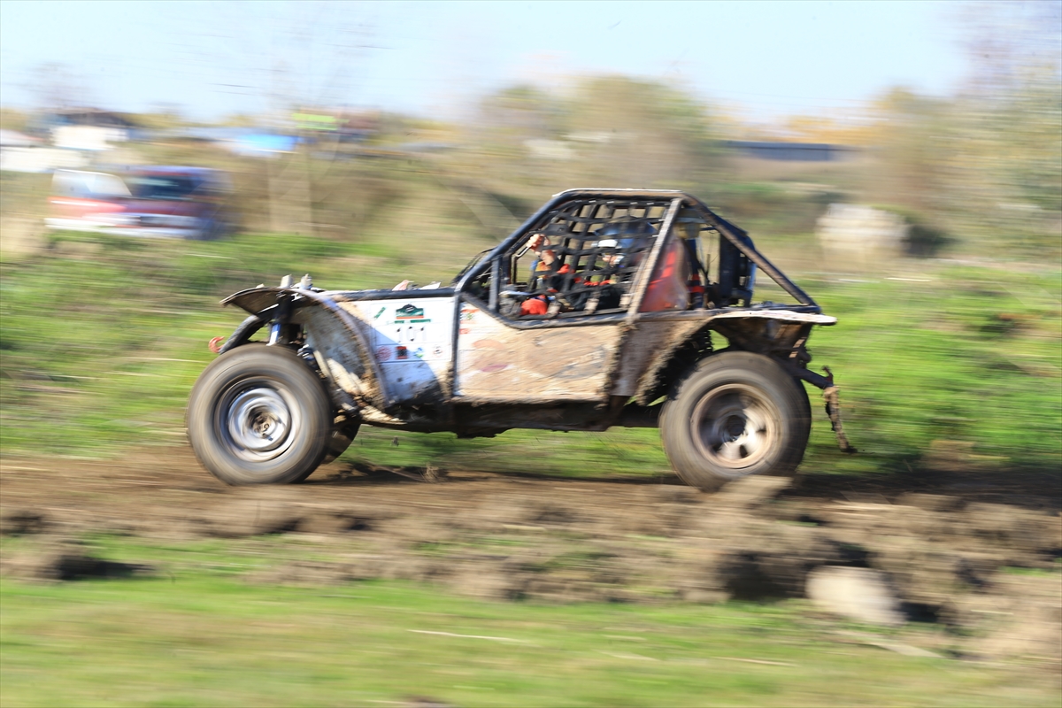 Petlas Türkiye Off-Road Şampiyonası Sakarya'da sürüyor