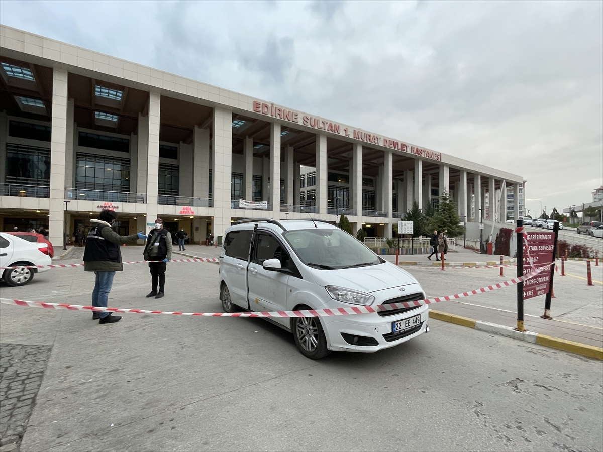 Sağlık kontrolü için hastaneye getirilen tutukluyu kaçırmaya çalışan 2 kişi gözaltına alındı