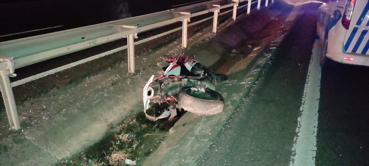 Tekirdağ'da bariyerlere çarpan motosikletin sürücüsü öldü