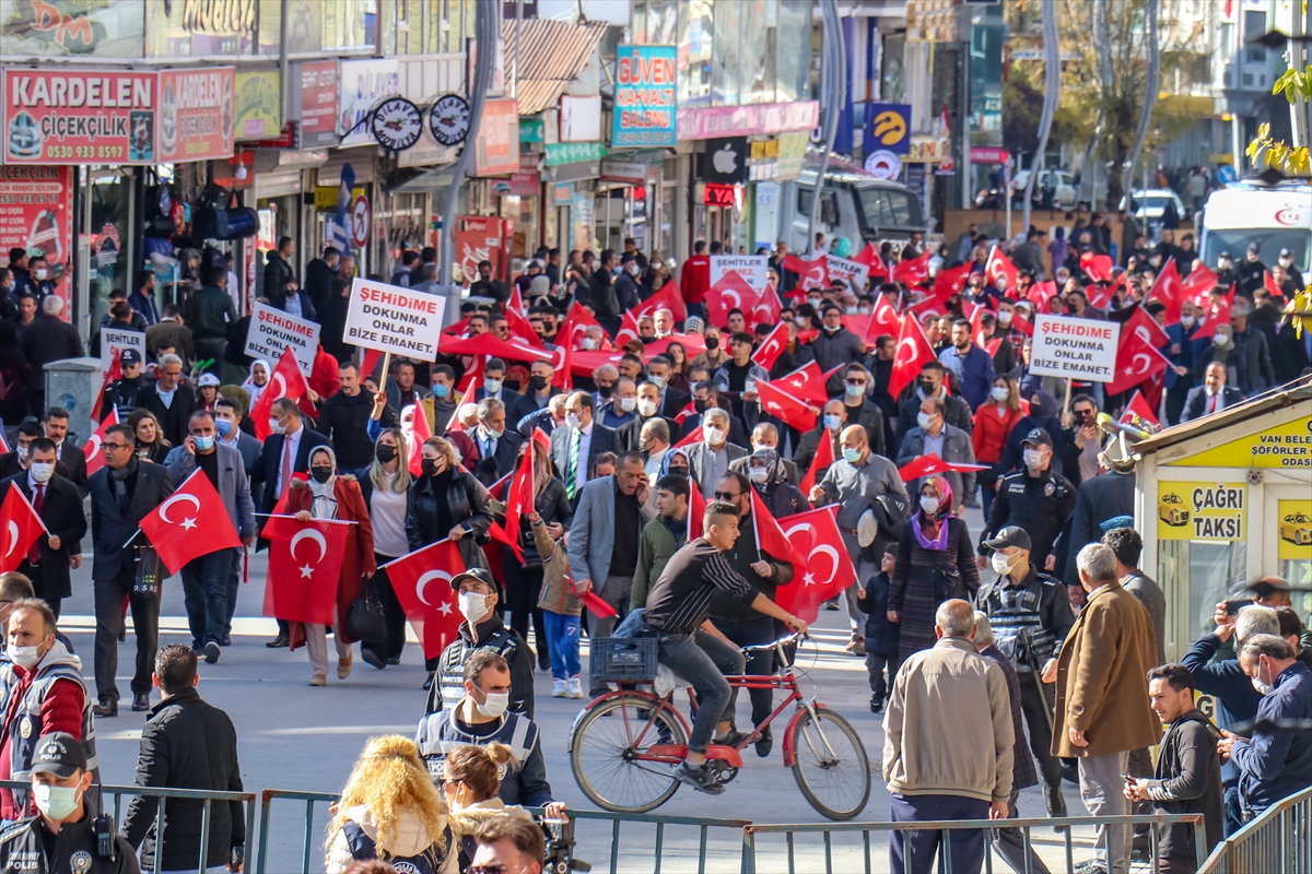 Van'da şehit aileleri ve gazilerden İYİ Partili Türkkan'a tepki