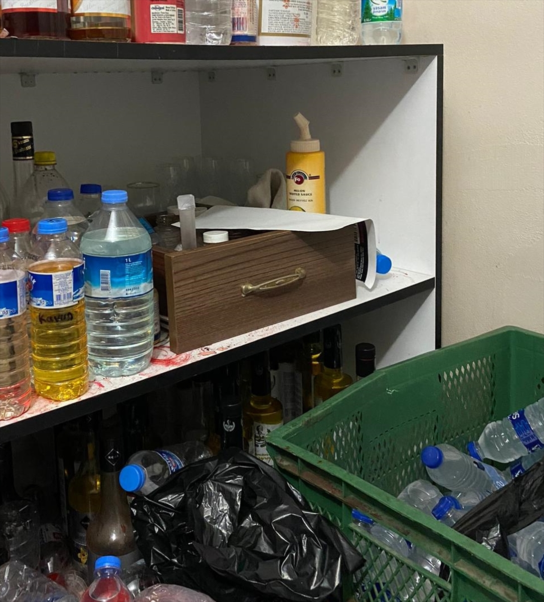 Adana'da 3 bin 655 litre sahte içki ile 2 bin 250 litre etil alkol ele geçirildi