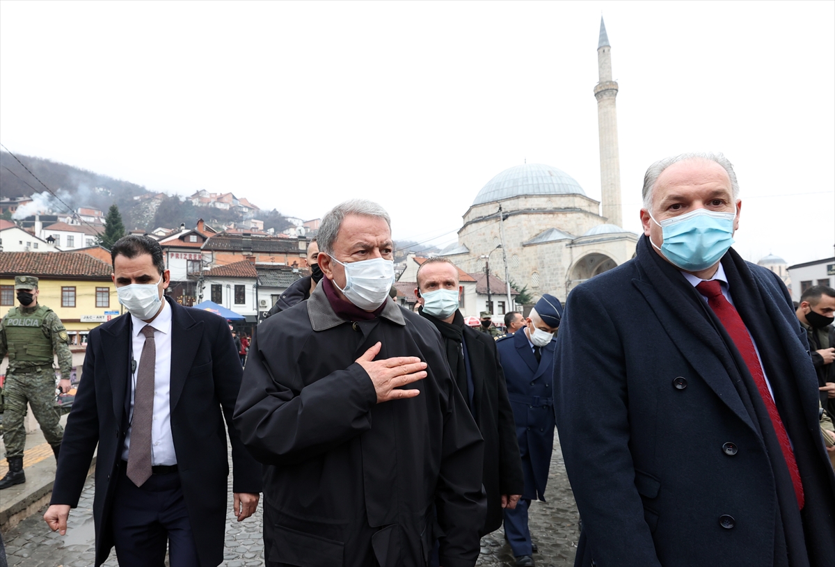 Bakan Akar, Kosova Türk Temsil Heyet Başkanlığında incelemelerde bulundu: