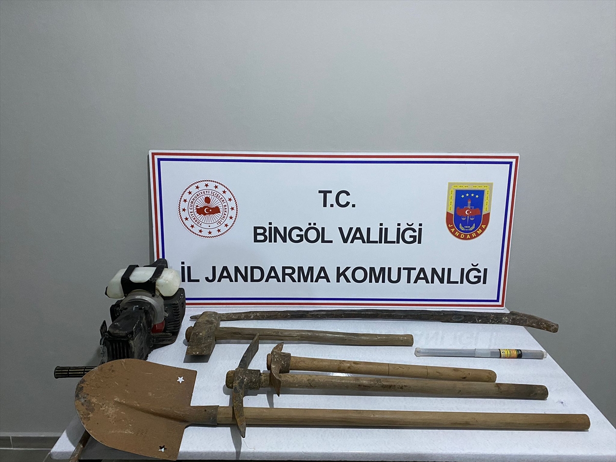 Bingöl'de kaçak kazı yapan 4 kişi suçüstü yakalandı