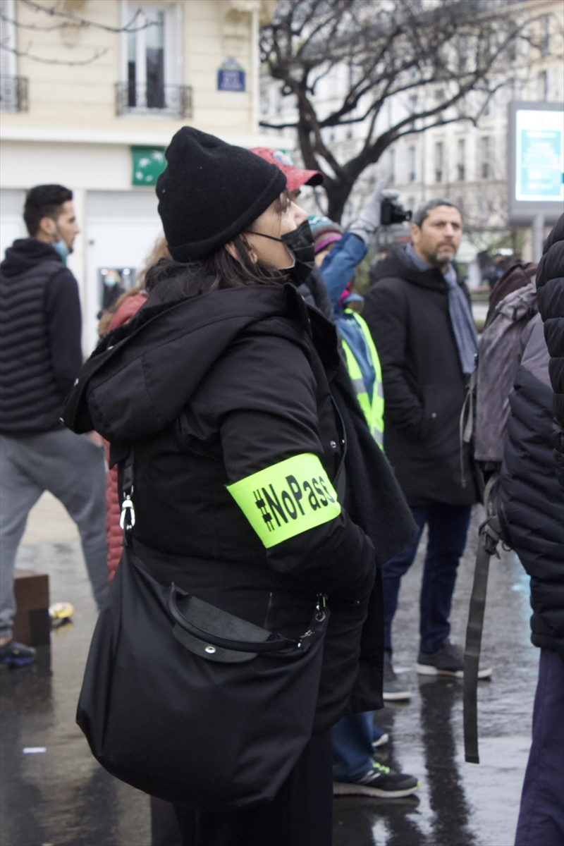 Fransa'da Kovid-19 aşısı zorunluluğu ve sağlık ruhsatı karşıtları eylem yaptı