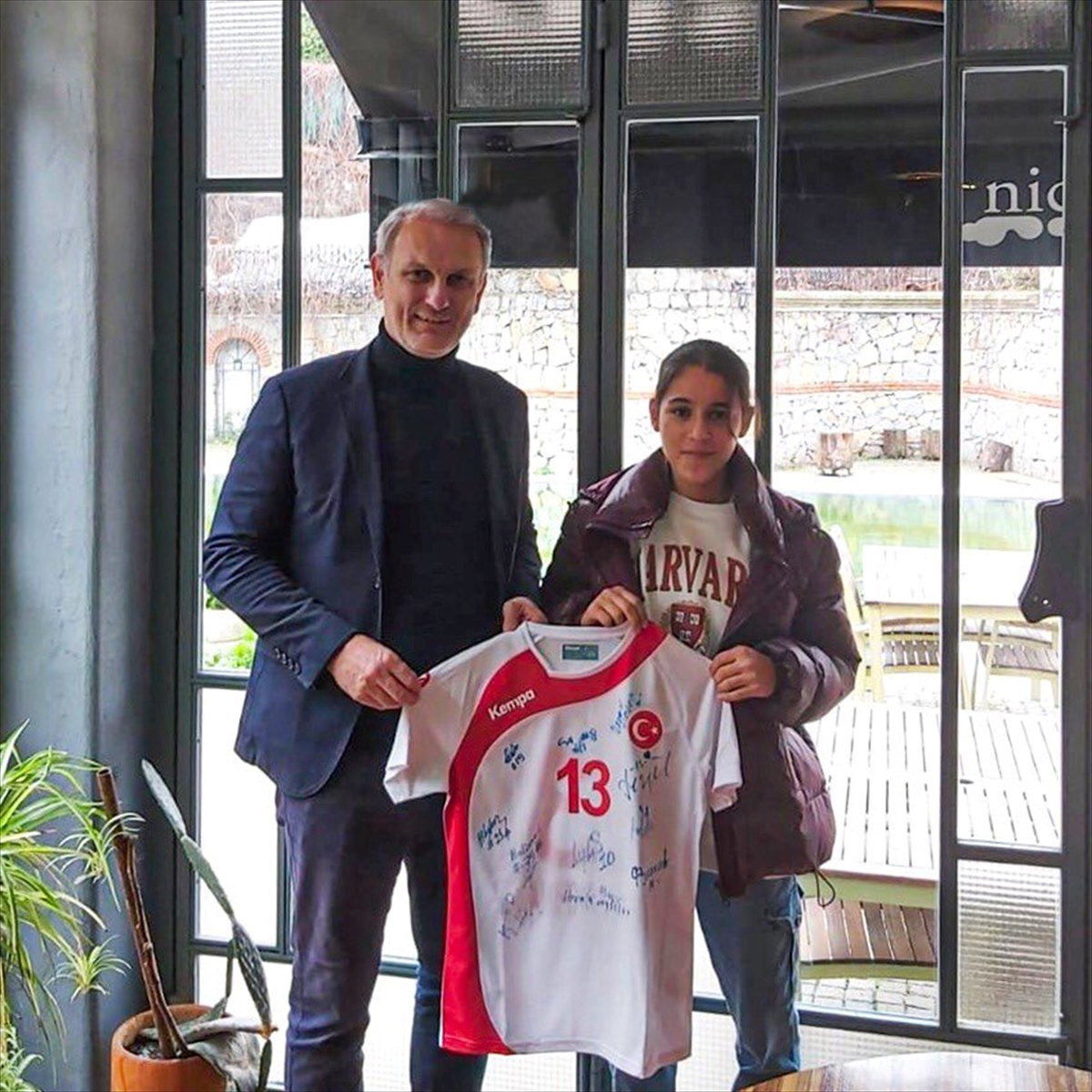 Genç sporcu Merve Akpınar'dan Türkiye Hentbol Federasyonu'na ziyaret