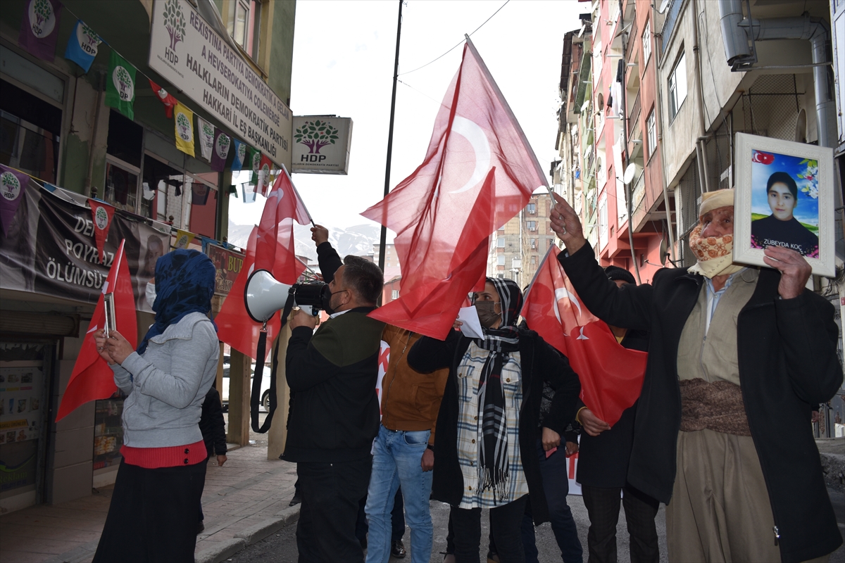 Hakkari'de terör mağduru aileler HDP İl Başkanlığı önünde eylem yaptı