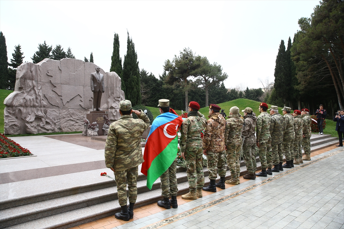 Haydar Aliyev, vefatının 18. yılında anılıyor