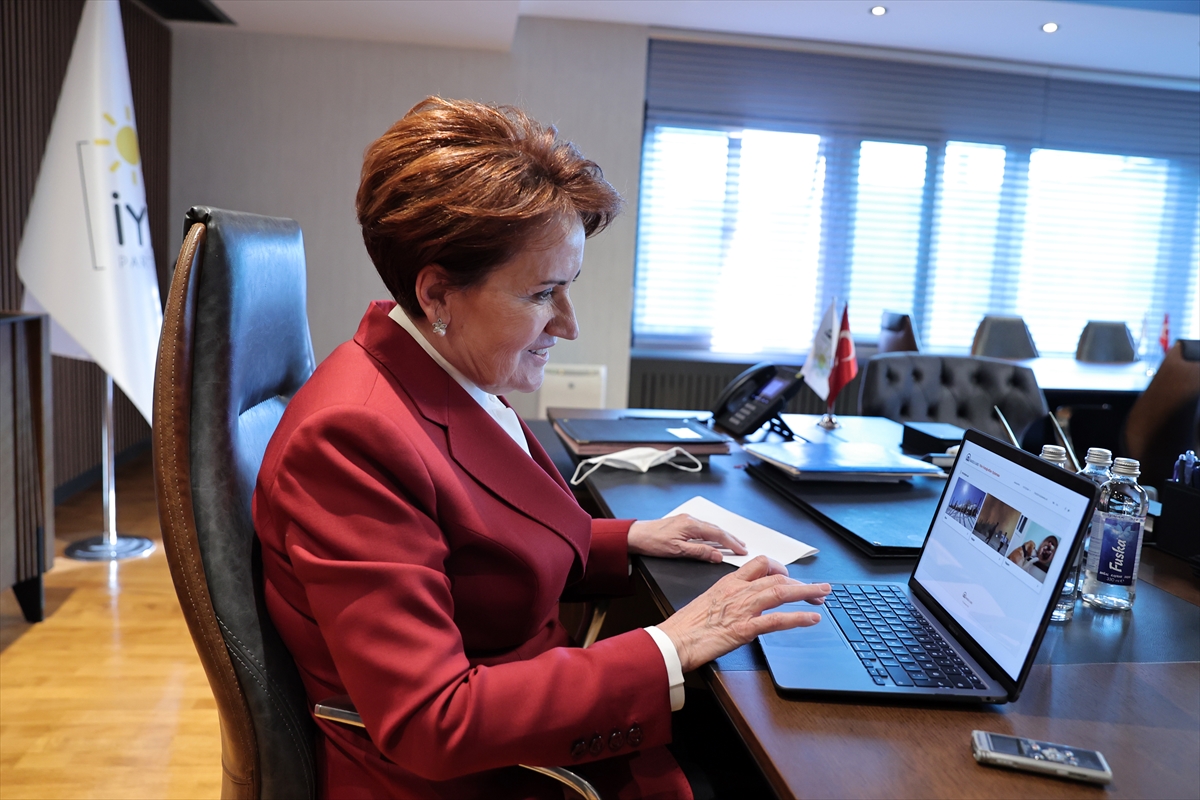 İYİ Parti Genel Başkanı Akşener, AA'nın “Yılın Fotoğrafları” oylamasına katıldı