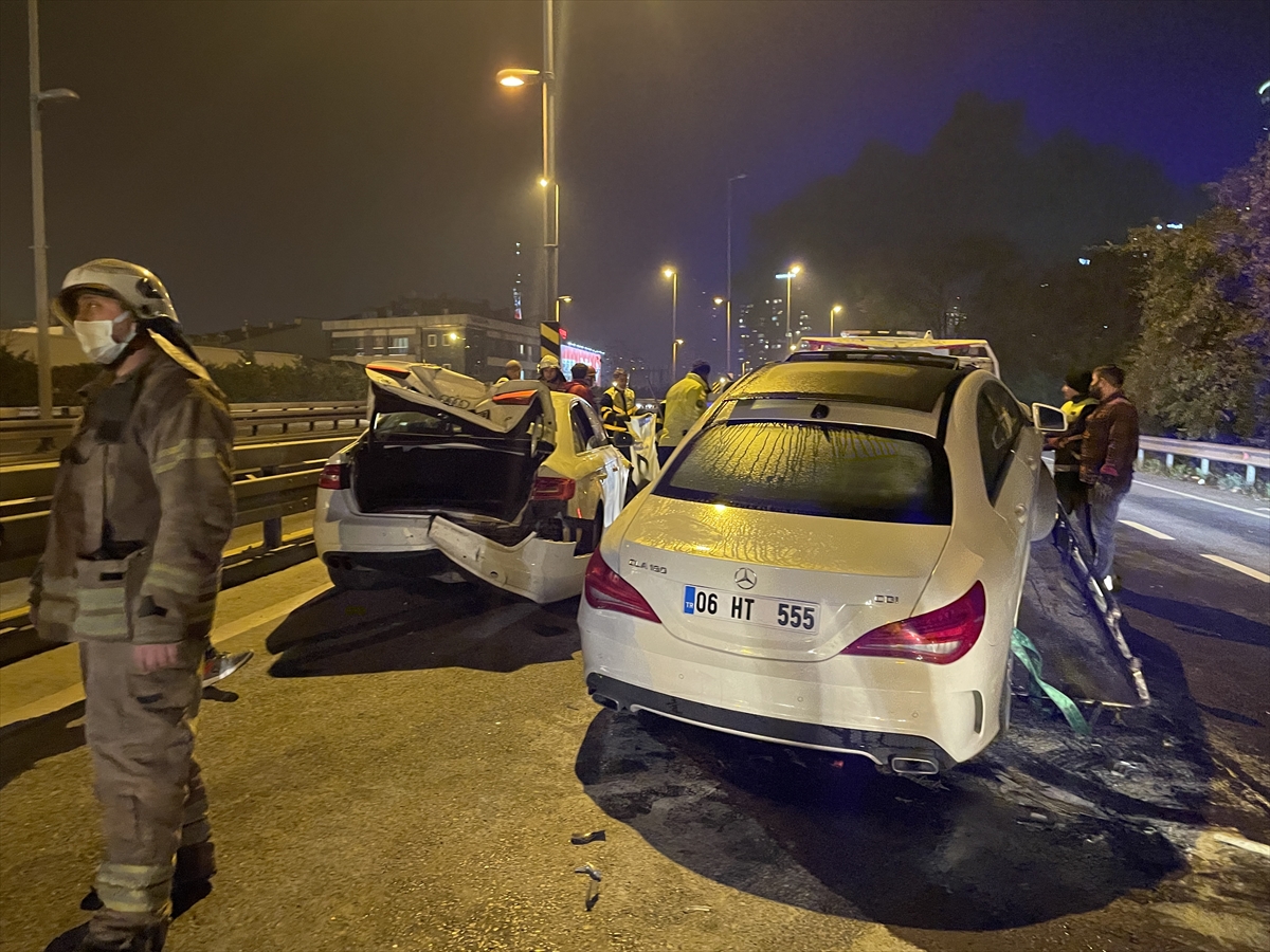 Kadıköy'deki trafik kazasında 2 kişi yaralandı