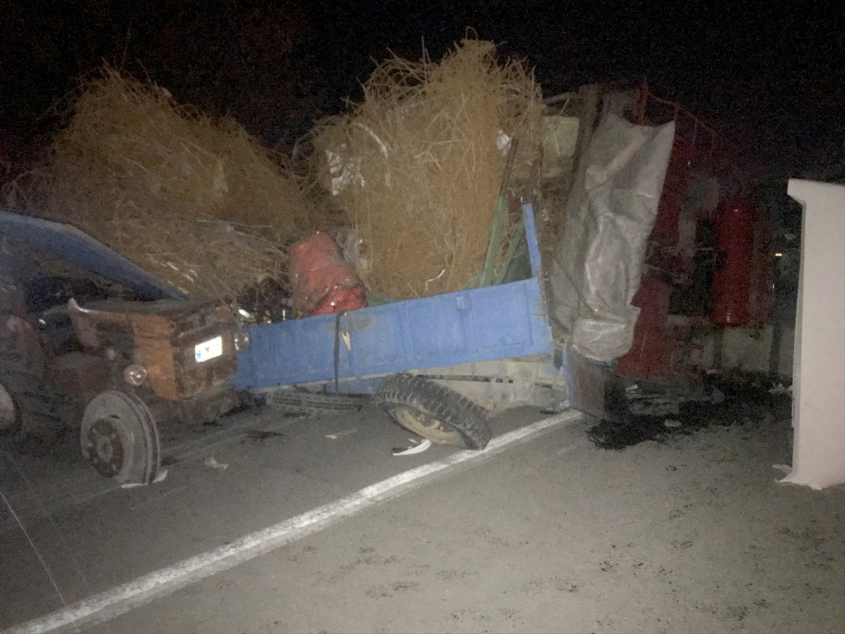 Kahramanmaraş'ta tır ile traktörün çarpıştığı kazada 2 kişi yaralandı