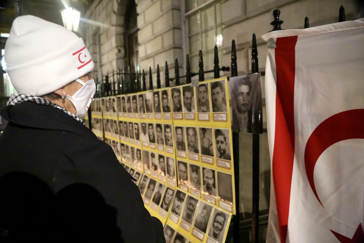 Londra'da Kıbrıs Türkleri, “Kanlı Noel” katliamının yıl dönümünde anma töreni düzenledi