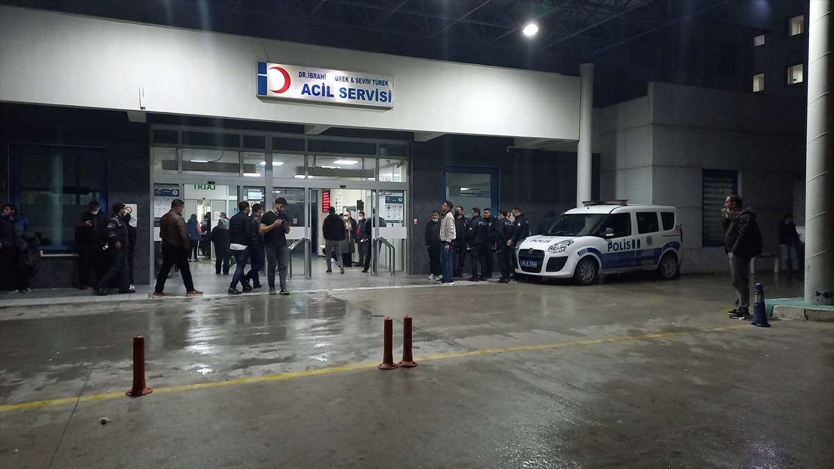 Manisa'da berbere düzenlenen silahlı saldırıda biri ağır iki kişi yaralandı