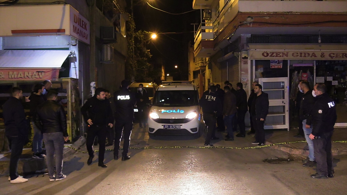 Adana’da kavgaya müdahale eden polis bıçakla yaralandı